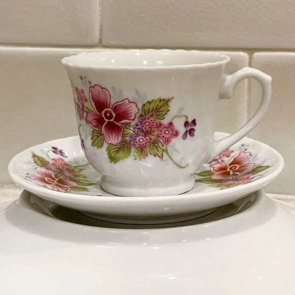 Mini cup & saucer - white with flower design - Picture 2 of 14